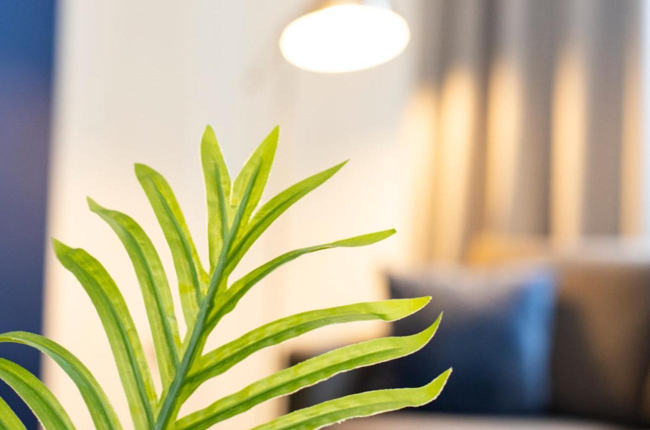 K Suites - Granville Avenue Лонг Итън Екстериор снимка
