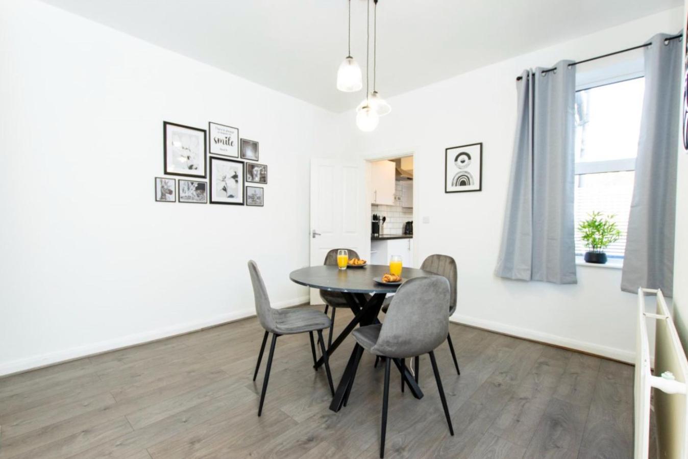 K Suites - Granville Avenue Лонг Итън Екстериор снимка