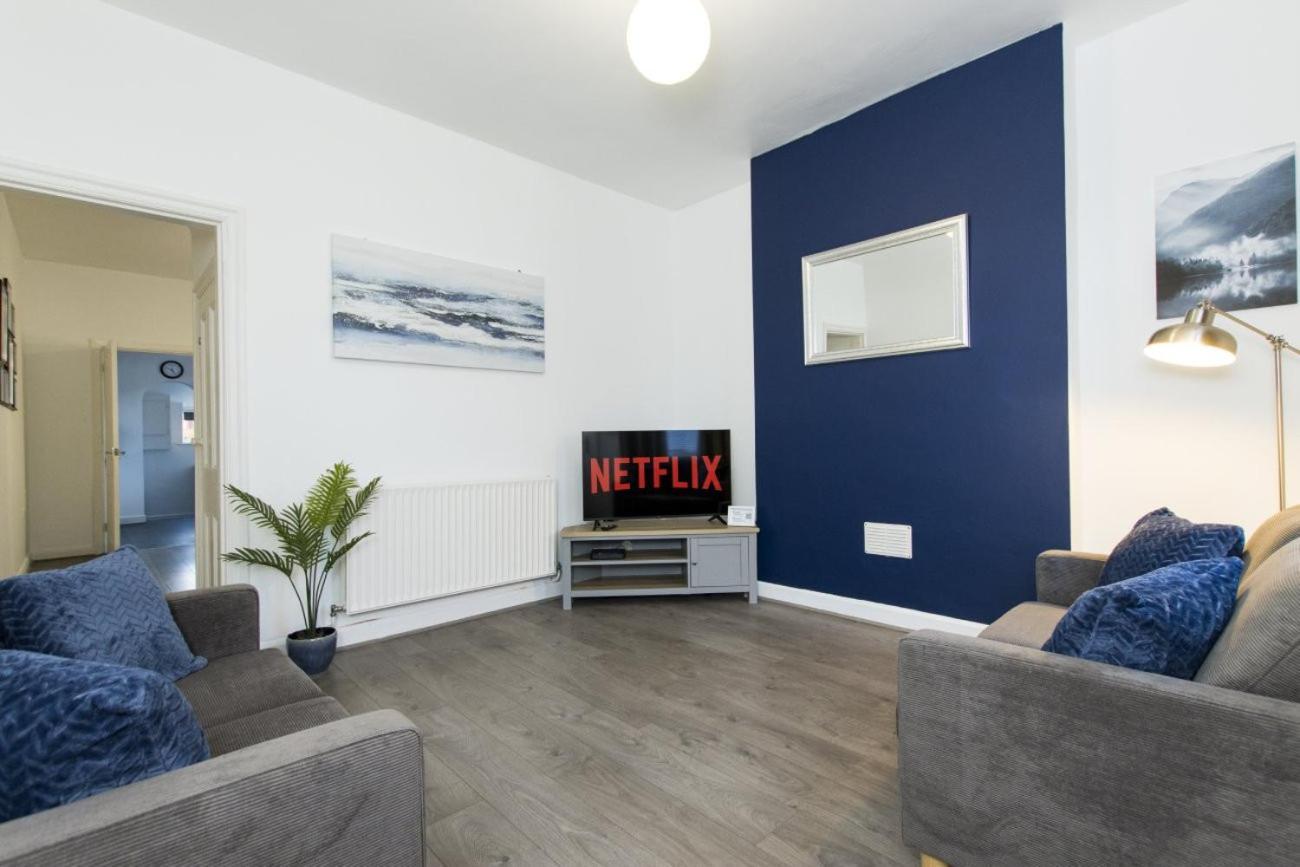 K Suites - Granville Avenue Лонг Итън Екстериор снимка